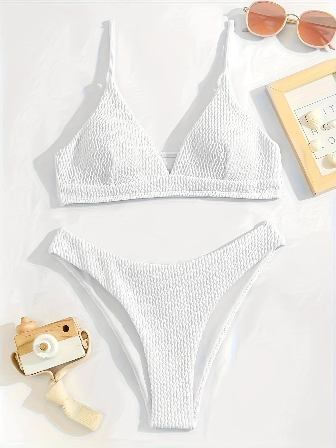 Mariessa | Stilvolles minimalistisches Bikiniset mit Textur und Triangel-Top für einen eleganten Strandauftritt