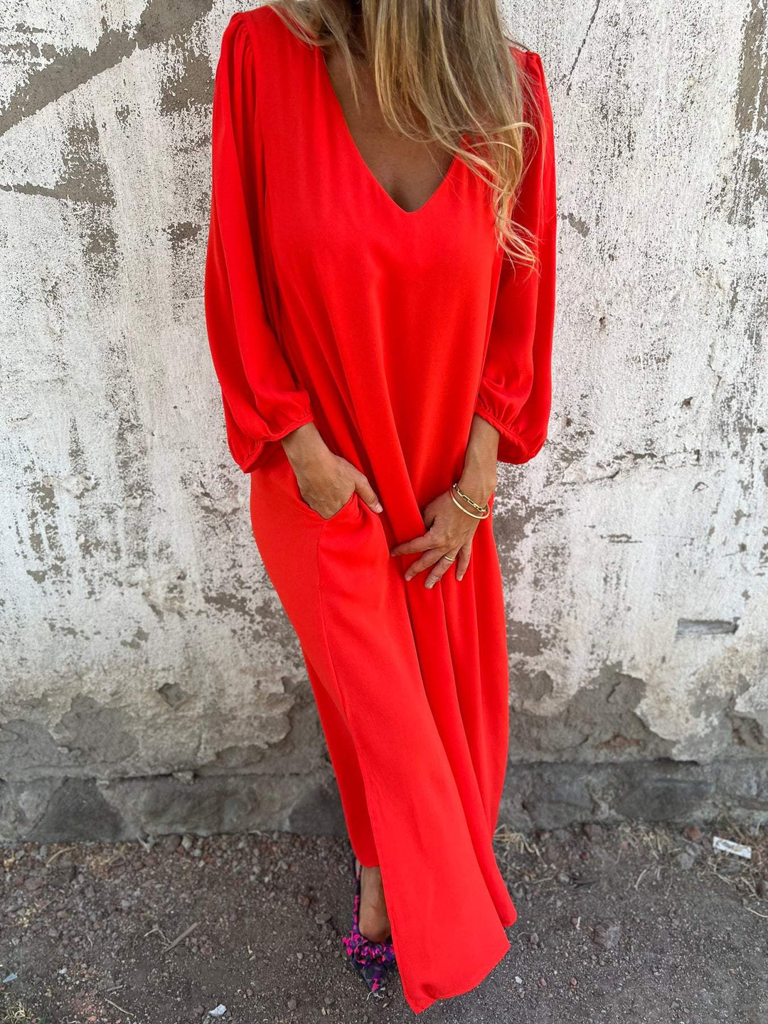 Elegantes Damen Maxikleid mit spitzem Ausschnitt - ein stilvoller und eleganter Look