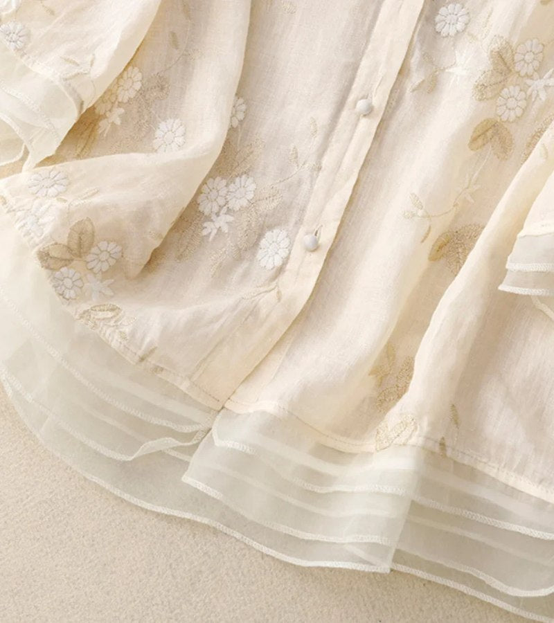Elegantes Damenhemd im Vintage-Stil mit Verzierungen für einen einzigartigen Stil