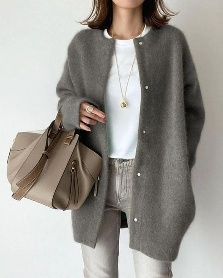 Modische Damenstrickjacke mit modernem Design für einen eleganten Stil