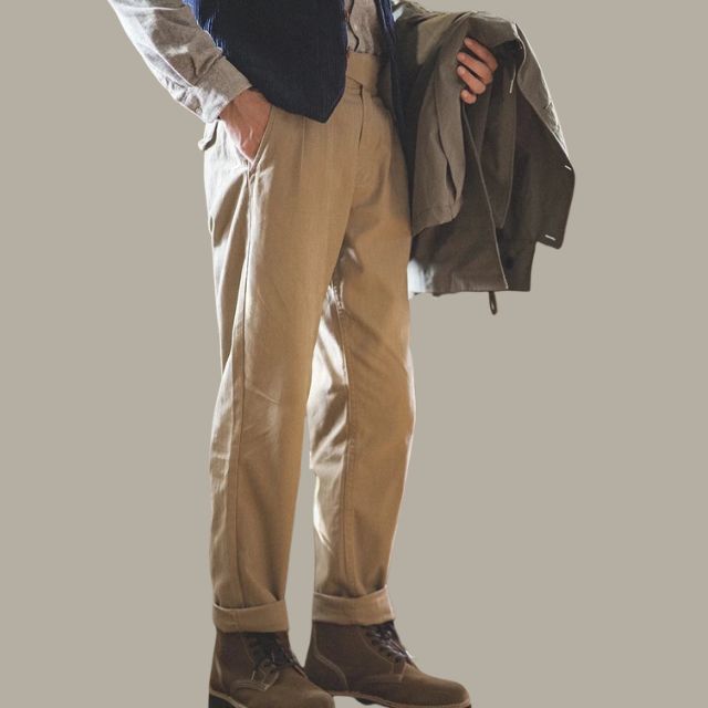 Eleganckie męskie spodnie z modnym plisowanym przodem dla stylowego looku