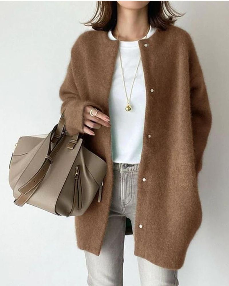 Modische Damenstrickjacke mit modernem Design für einen eleganten Stil