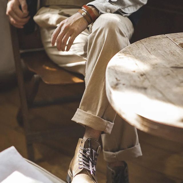Eleganckie męskie spodnie z modnym plisowanym przodem dla stylowego looku