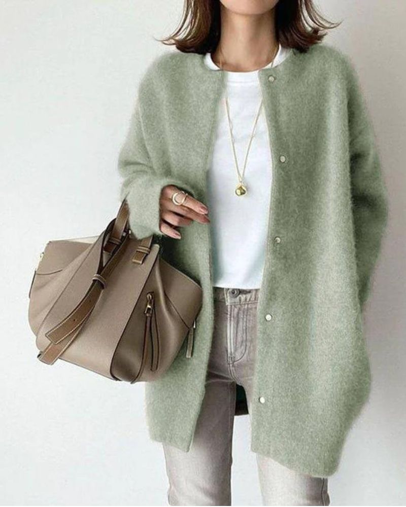 Modische Damenstrickjacke mit modernem Design für einen eleganten Stil
