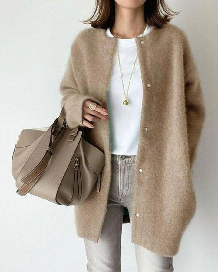 Modische Damenstrickjacke mit modernem Design für einen eleganten Stil