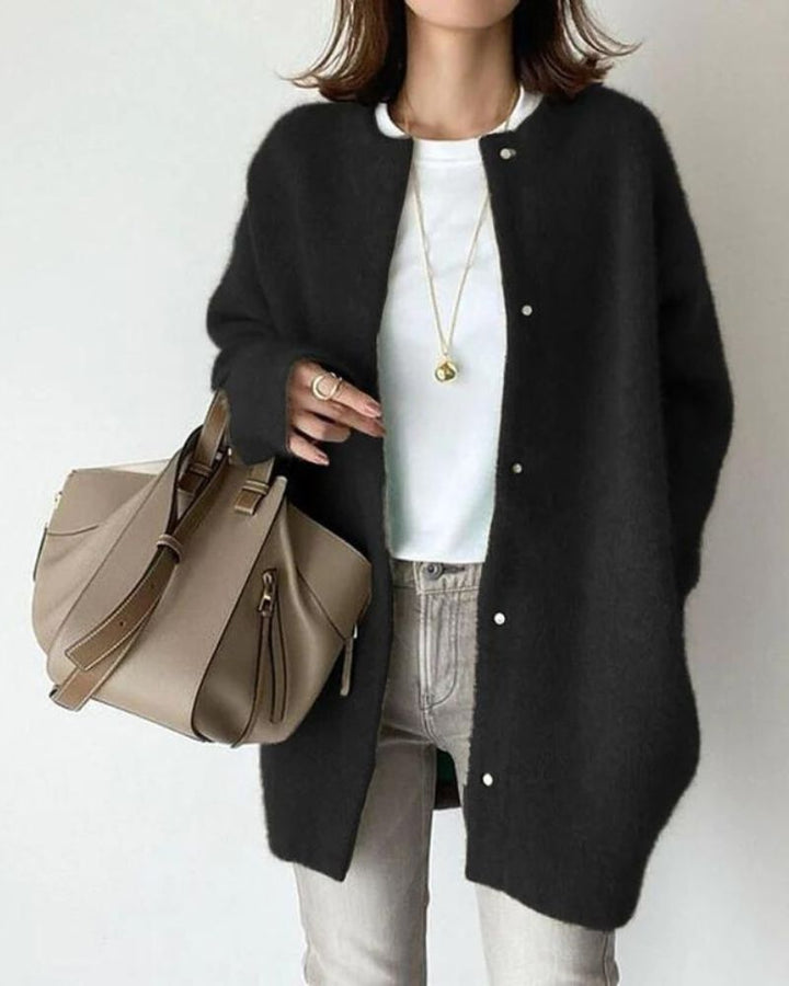 Modische Damenstrickjacke mit modernem Design für einen eleganten Stil