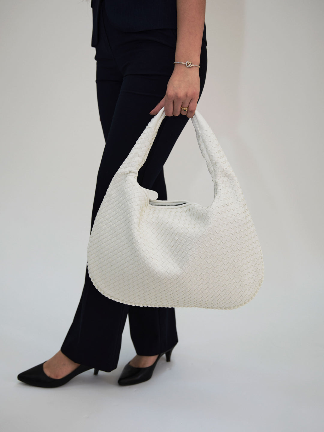 Stilvolle schwarze Vickee-Tasche - ein raffiniertes Accessoire für Sie