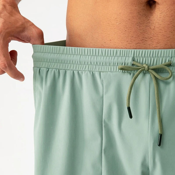 Stylische Nylonshorts für Männer in verschiedenen Farben - der perfekte Sommerlook