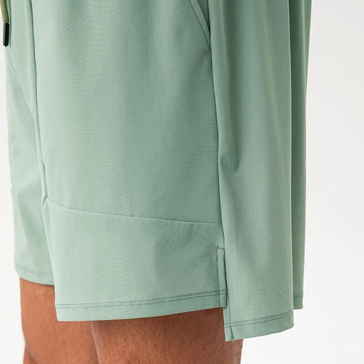 Stylische Nylonshorts für Männer in verschiedenen Farben - der perfekte Sommerlook