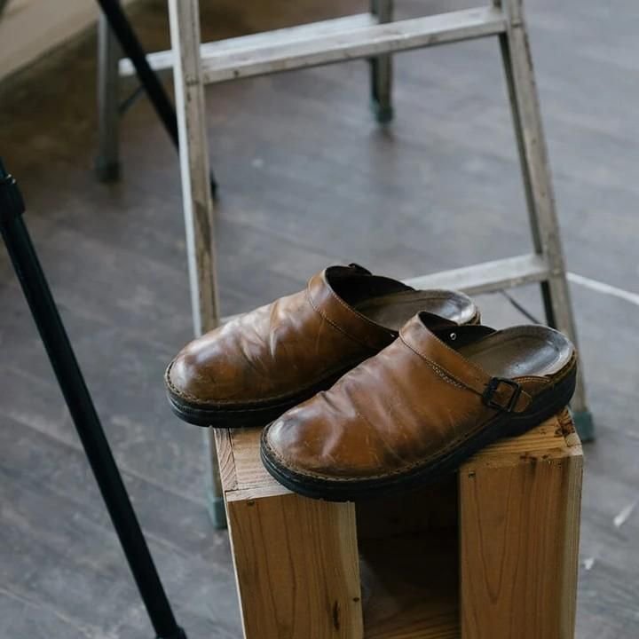 Bequeme orthopädische Herren-Pantoletten aus Leder für vollen Fußschutz