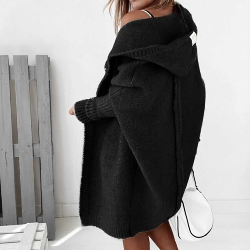 Die elegante Damenstrickjacke verleiht einen Hauch von Klasse und Schick