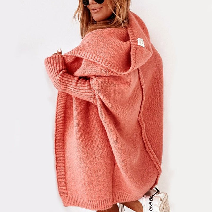 Die elegante Damenstrickjacke verleiht einen Hauch von Klasse und Schick
