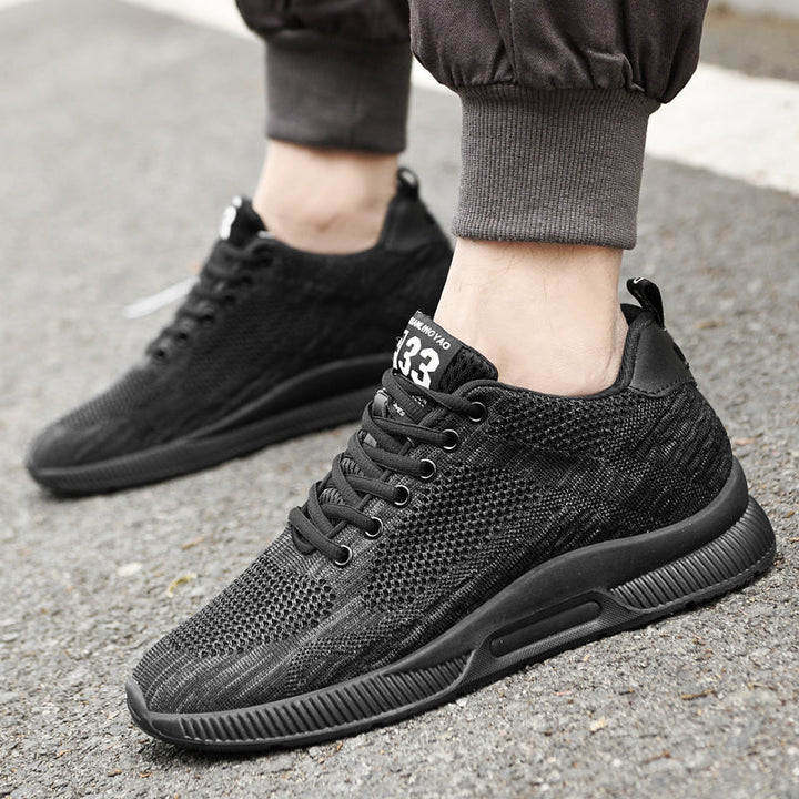 Moderne Herrensportschuhe mit ergonomischer Fersenkappe für noch mehr Komfort