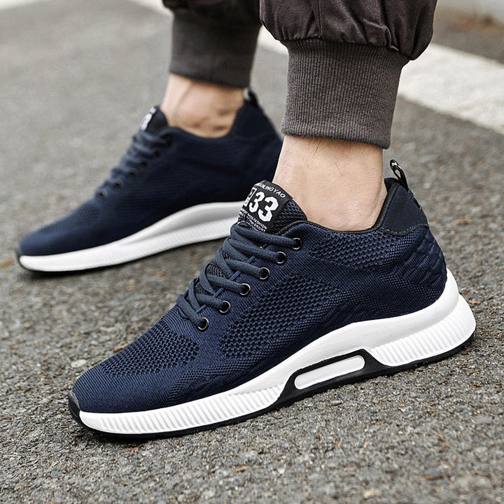 Moderne Herrensportschuhe mit ergonomischer Fersenkappe für noch mehr Komfort
