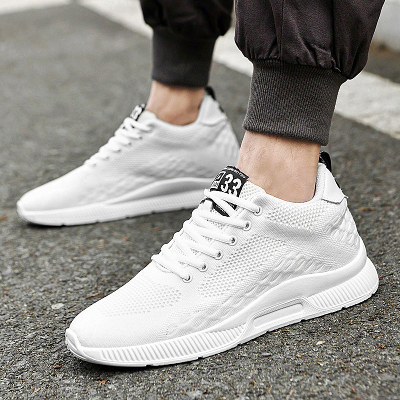 Moderne Herrensportschuhe mit ergonomischer Fersenkappe für noch mehr Komfort