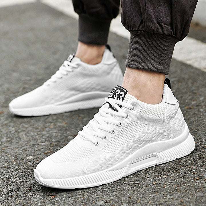 Moderne Herrensportschuhe mit ergonomischer Fersenkappe für noch mehr Komfort