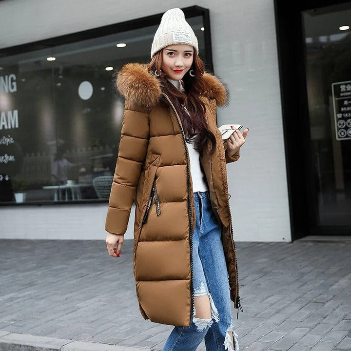 Elegancki i modny damski płaszcz z kapturem – stylowe okrycie na każdą okazję
