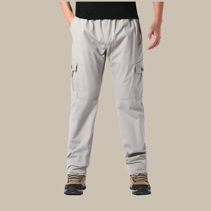 Hochwertige Herren-Cargohose im modischen und bequemen Regular Cut - die perfekte Kombination aus modischem Design und Funktionalität