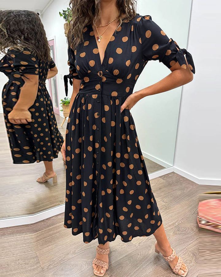 Mia™ gepunktetes Kleid mit gewagtem, tiefem Ausschnitt - außergewöhnliche Eleganz und einzigartiger Stil!