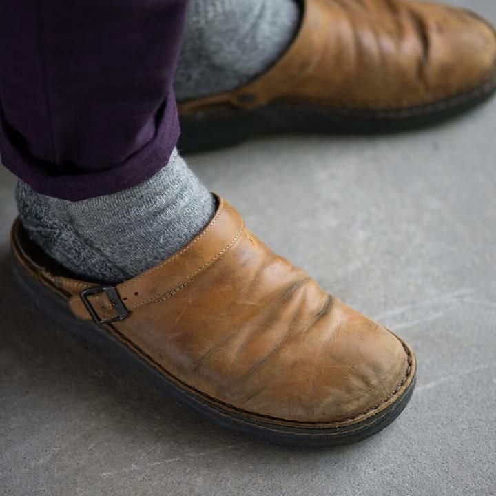 Bequeme orthopädische Herren-Pantoletten aus Leder für vollen Fußschutz