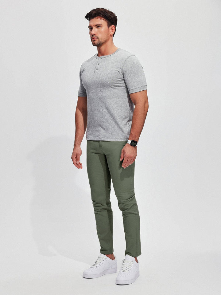 Hochwertige Chino-Hose für Herren aus einer dehnbaren, pflegeleichten Baumwollmischung - idealer Komfort und Stil