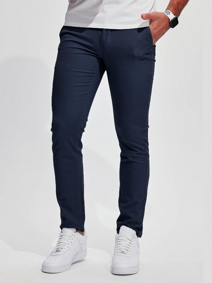 Hochwertige Chino-Hose für Herren aus einer dehnbaren, pflegeleichten Baumwollmischung - idealer Komfort und Stil