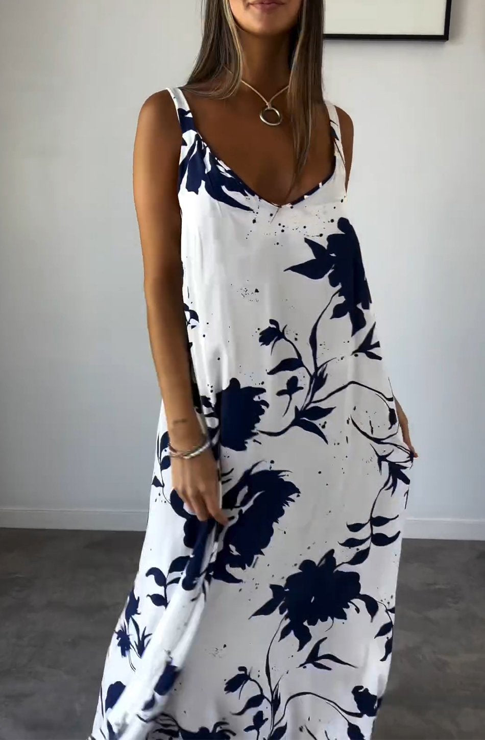 Elegantes Damenkleid mit attraktivem Druck für besondere Anlässe