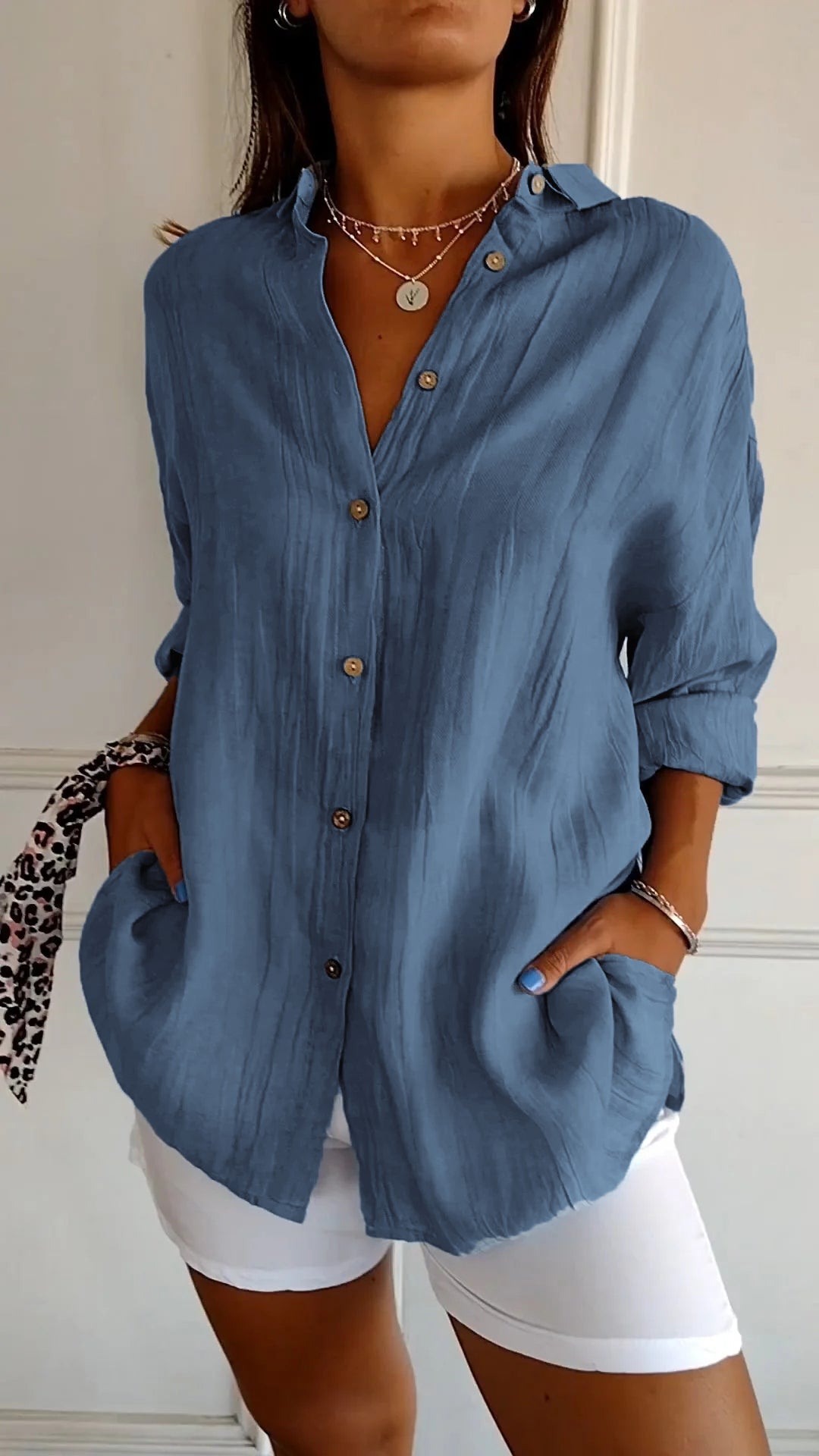 Stylisches Damen-Sommer-Button-Down-Hemd - ideal für warme Tage, ein frischer und trendiger Look