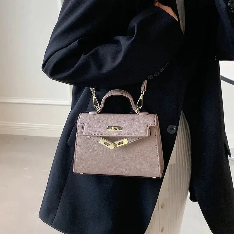 Stilvoller und eleganter Raegan-Beutel - das perfekte Accessoire für einen raffinierten Look