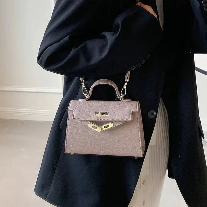 Stilvoller und eleganter Raegan-Beutel - das perfekte Accessoire für einen raffinierten Look