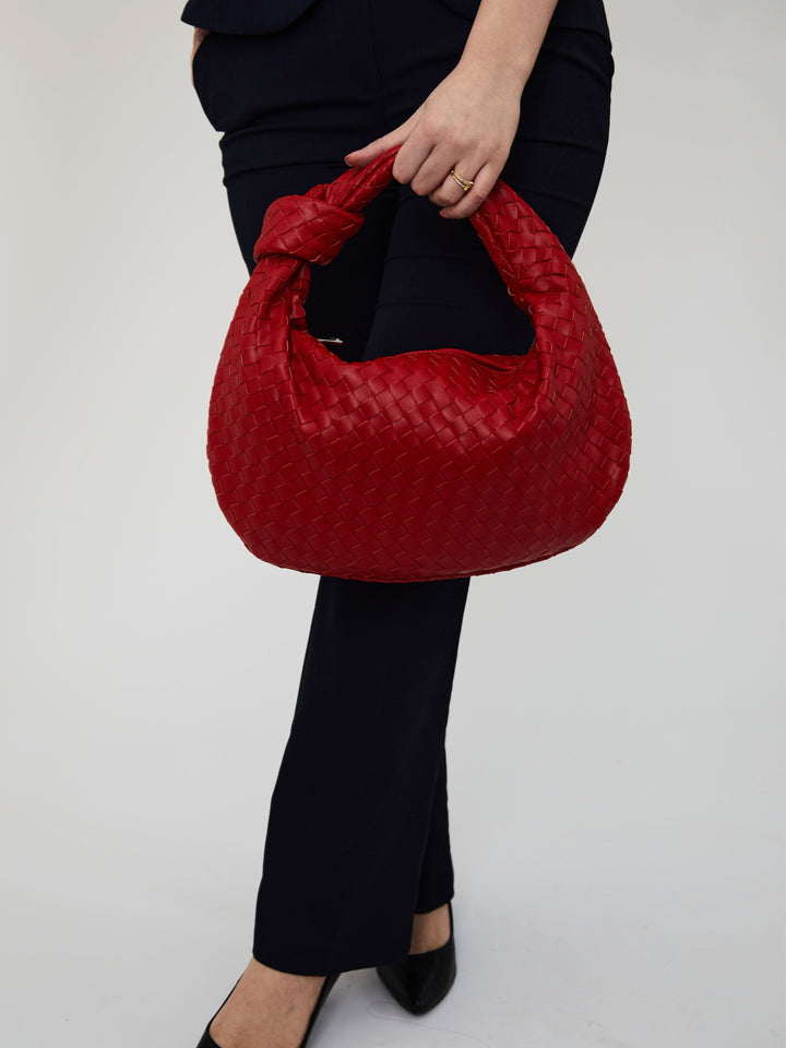 Viviena | Stylowa i elegancka torba na ramię w intensywnym różowym odcieniu