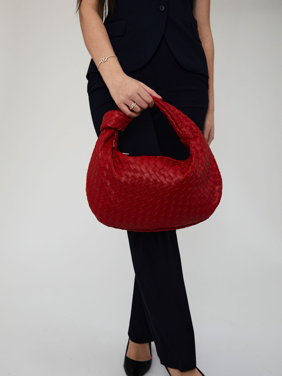 Viviena | Stylowa i elegancka torba na ramię w intensywnym różowym odcieniu