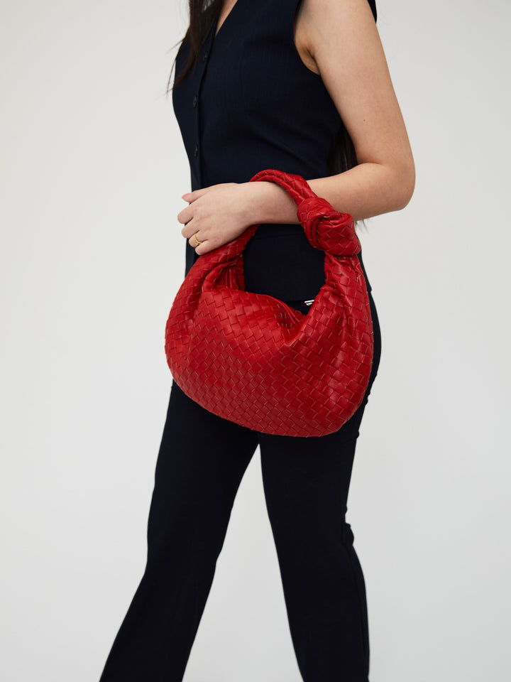 Viviena | Stylowa i elegancka torba na ramię w intensywnym różowym odcieniu