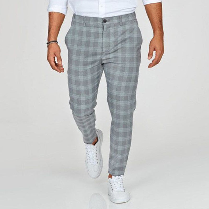Modische Herrenhose mit schmaler Passform und trendigem Karomuster für einen eleganten Look.