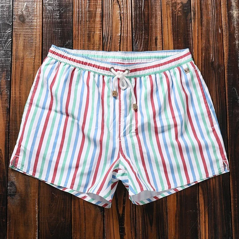 Stylische und bequeme Herren-Badeshorts mit modischem Streifenmuster, perfekt für Strand und Pool