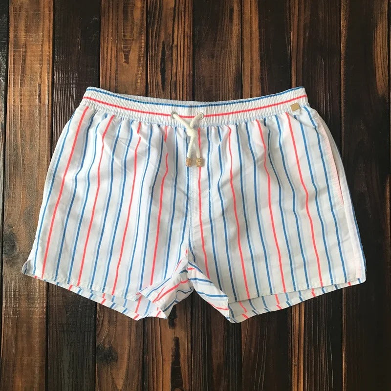 Stylische und bequeme Herren-Badeshorts mit modischem Streifenmuster, perfekt für Strand und Pool