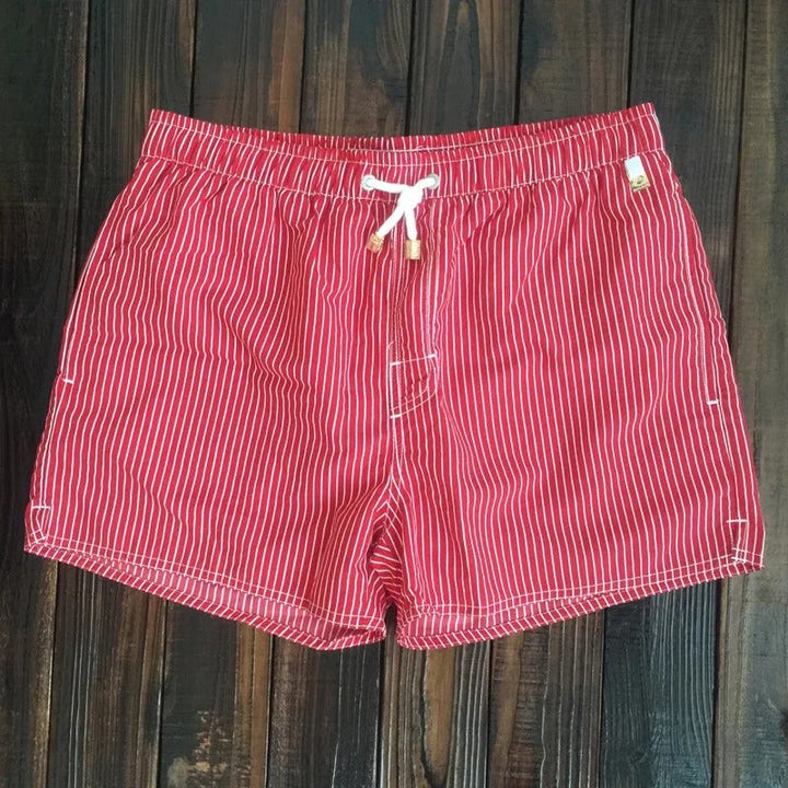 Stylische und bequeme Herren-Badeshorts mit modischem Streifenmuster, perfekt für Strand und Pool
