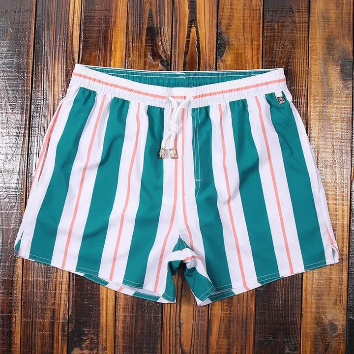 Stylische und bequeme Herren-Badeshorts mit modischem Streifenmuster, perfekt für Strand und Pool