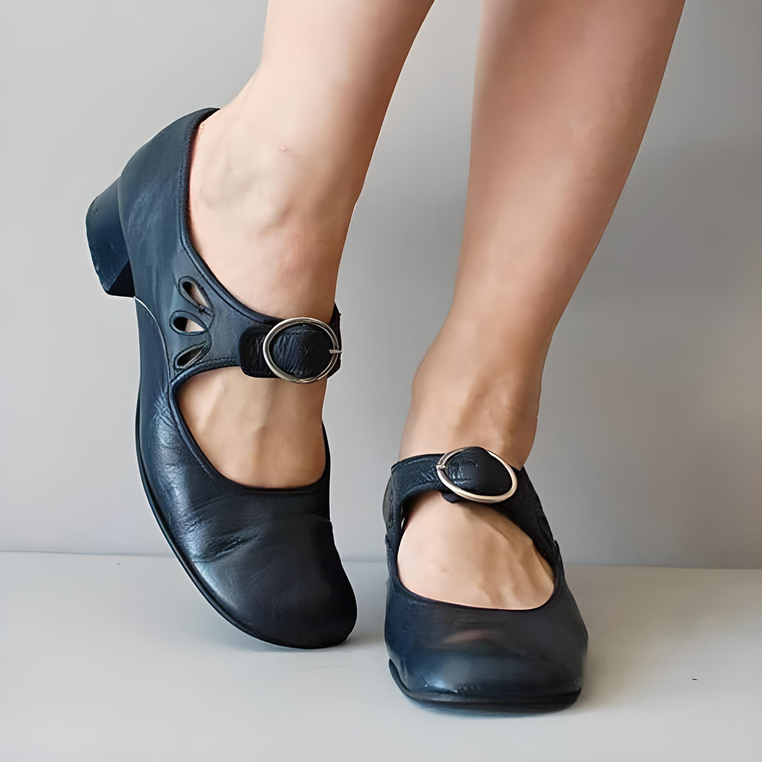 Außergewöhnliche Damensandalen mit modischer Keilschnalle aus luxuriösem Leder